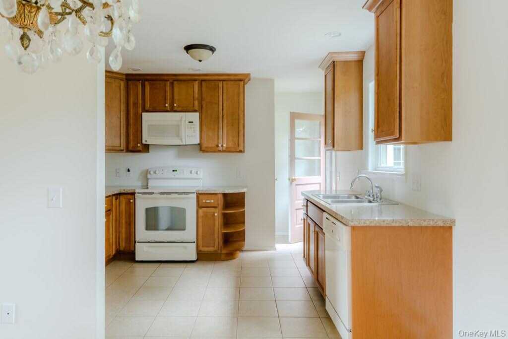 22 Trinity Place, Rhinebeck, NY 12572 - Photo 3 of 15