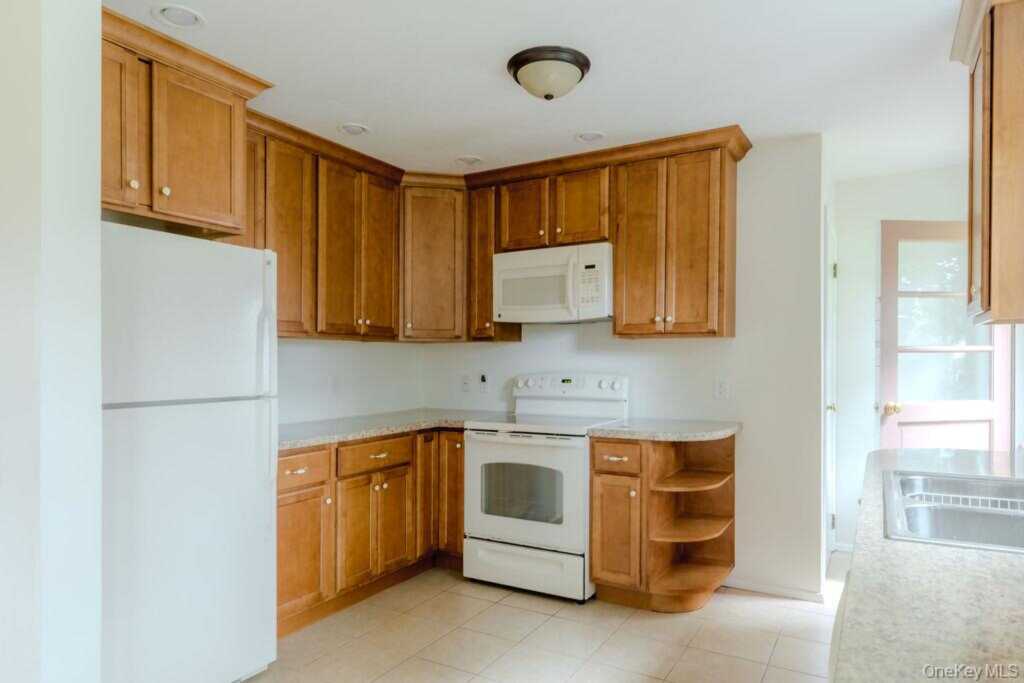 22 Trinity Place, Rhinebeck, NY 12572 - Photo 4 of 15