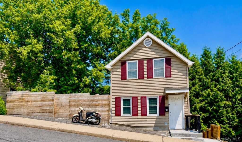 30 Sycamore Street, Kingston, NY 12401