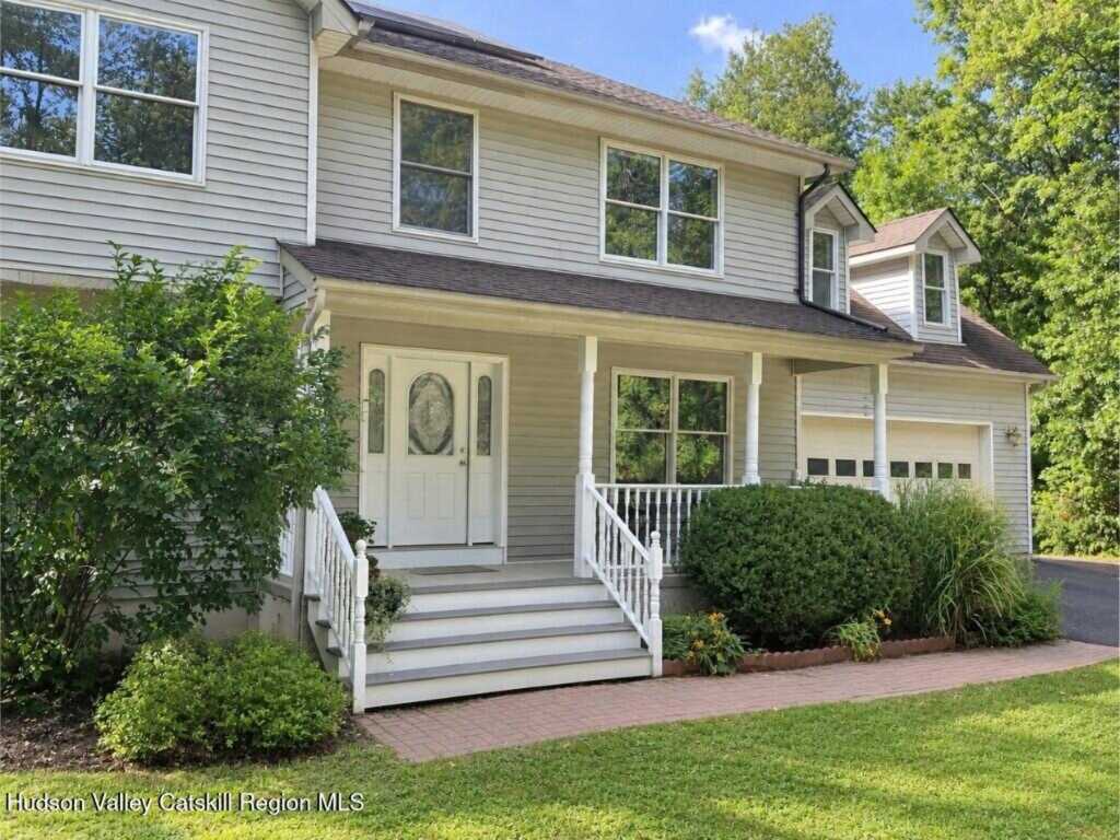 25 Gardiner Park, New Paltz, NY 12561 - Photo 2 of 47
