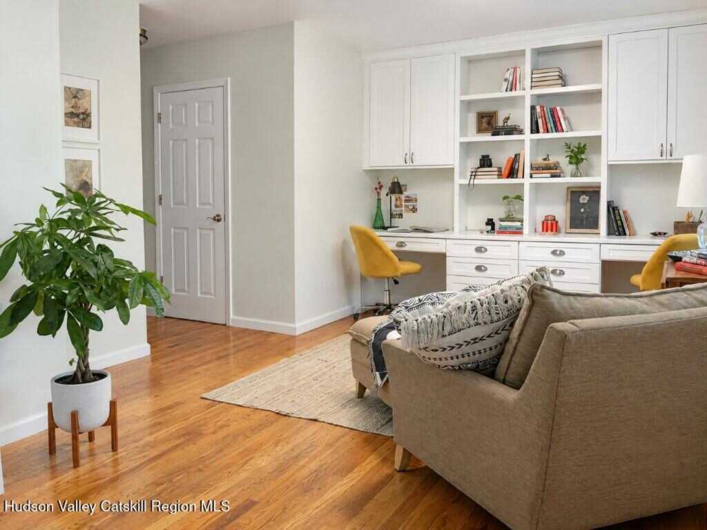25 Gardiner Park, New Paltz, NY 12561 - Photo 4 of 47