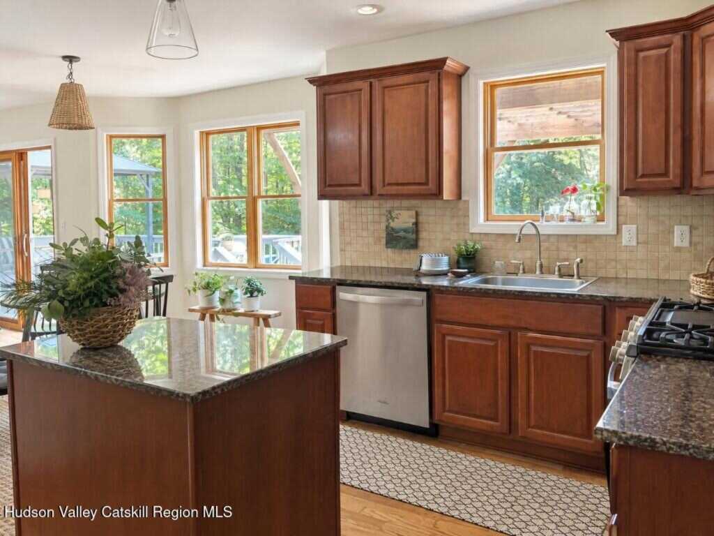25 Gardiner Park, New Paltz, NY 12561 - Photo 9 of 47