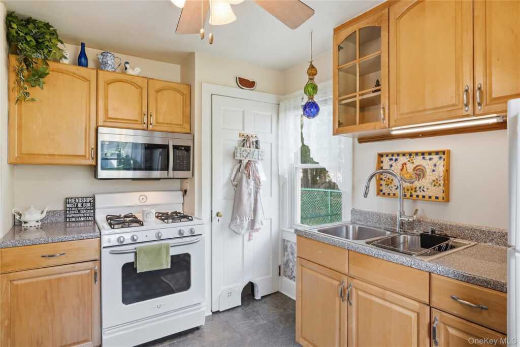 25 Hayes Street, Kingston, NY 12401 - Photo 10 of 35