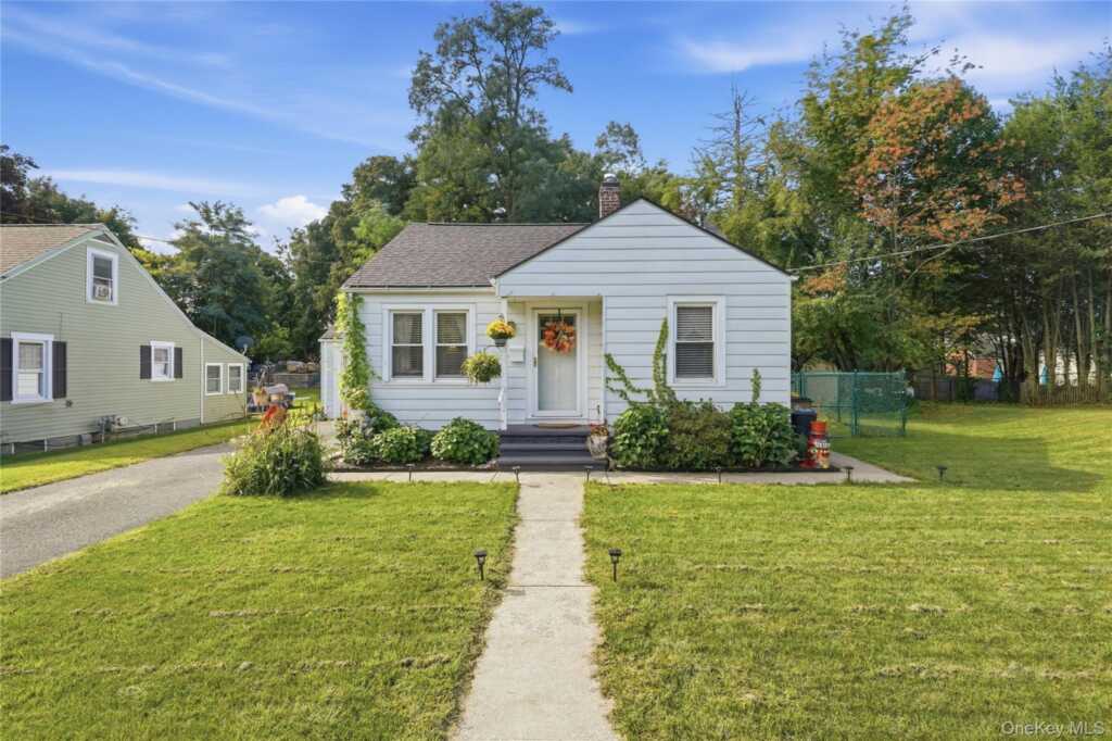 25 Hayes Street, Kingston, NY 12401 - Photo 2 of 35