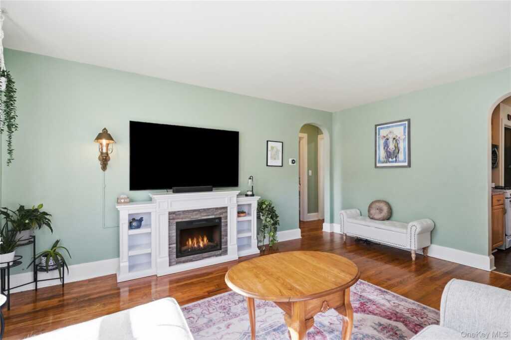 25 Hayes Street, Kingston, NY 12401 - Photo 8 of 35