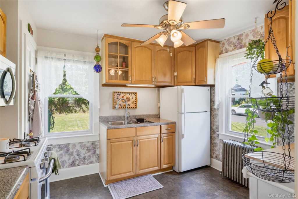 25 Hayes Street, Kingston, NY 12401 - Photo 9 of 35