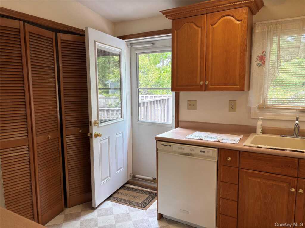 100 John Street, Saugerties, NY 12477 - Photo 10 of 21