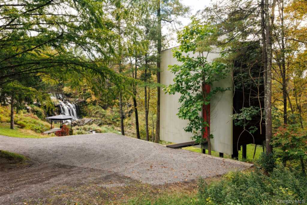 215 Mill Road, Rhinebeck, NY 12572 - Photo 25 of 43