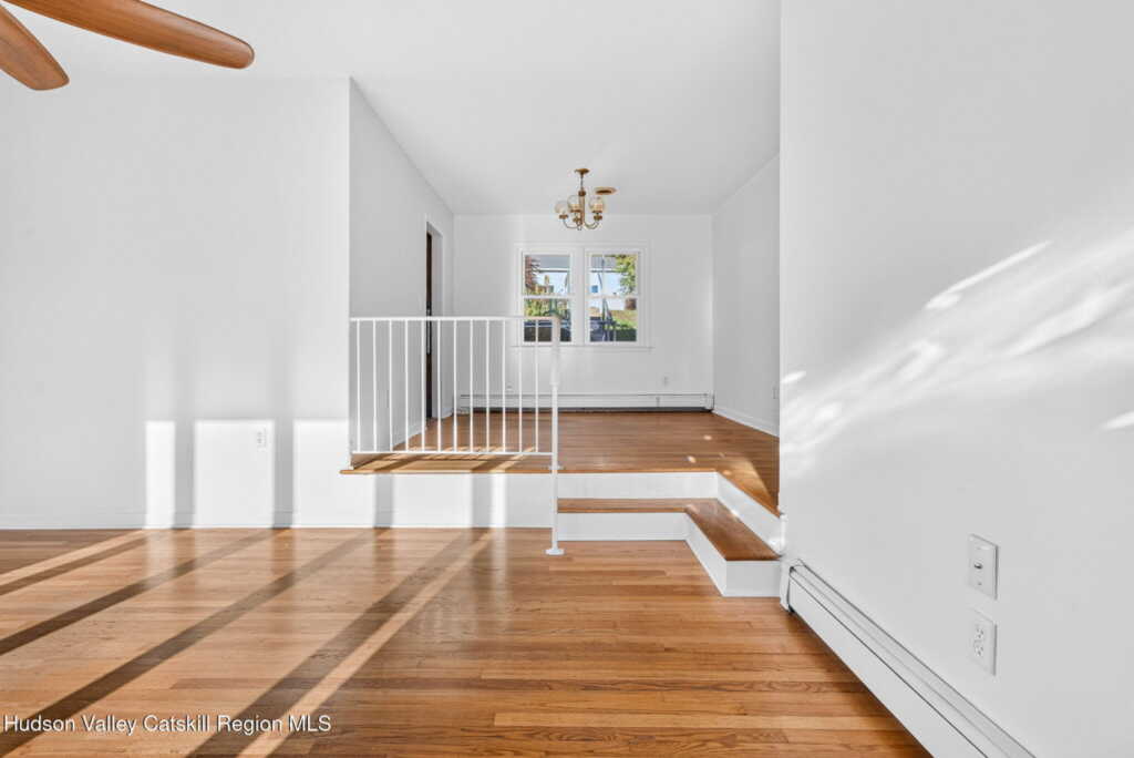 137 Sunrise Avenue, Kingston, NY 12401 - Photo 5 of 28