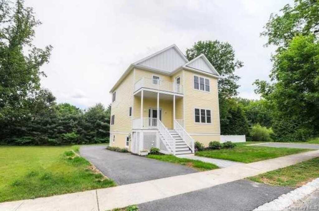 9 Bird Court, Rhinebeck, NY 12572