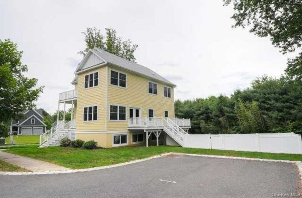 9 Bird Court, Rhinebeck, NY 12572 - Photo 2 of 29