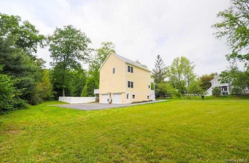 9 Bird Court, Rhinebeck, NY 12572 - Photo 3 of 29