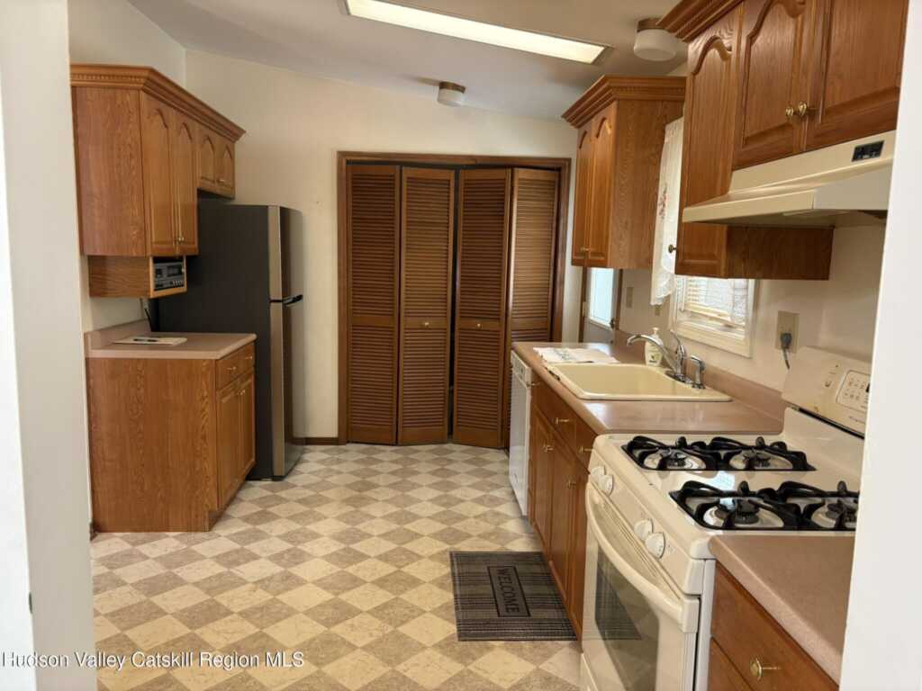 100 John Street, Saugerties, NY 12477 - Photo 6 of 16