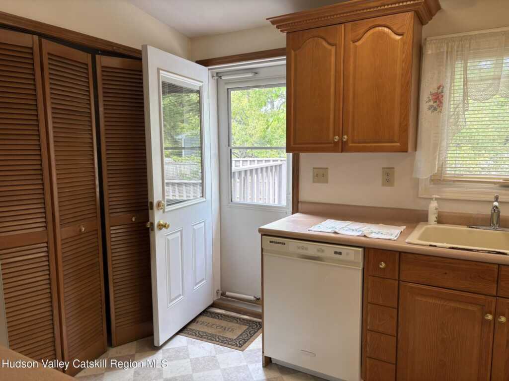 100 John Street, Saugerties, NY 12477 - Photo 7 of 16