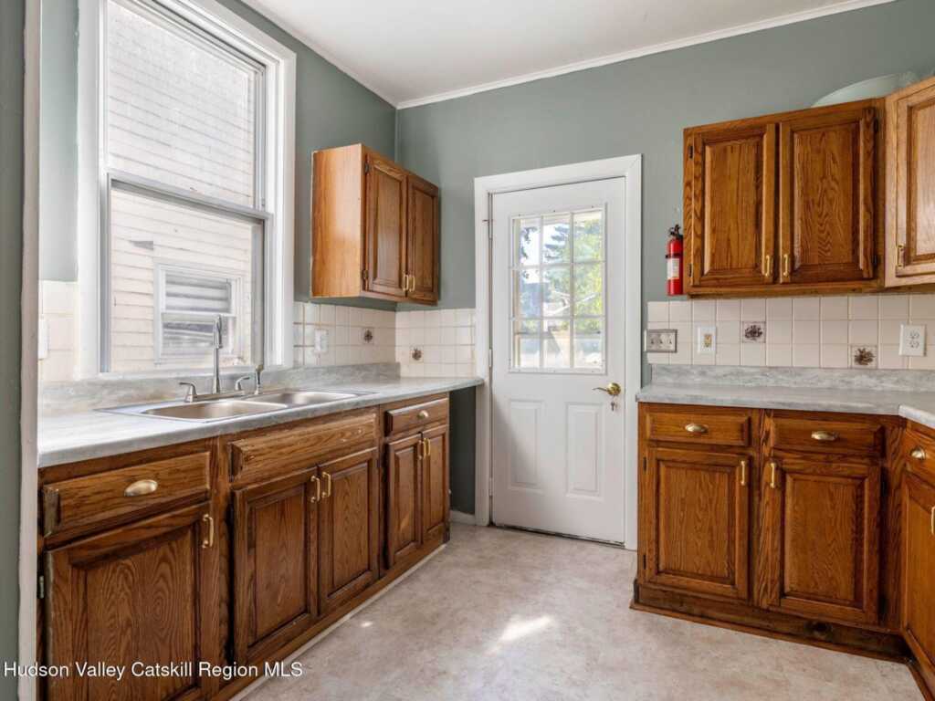 148 Downs Street, Kingston, NY 12401 - Photo 13 of 39
