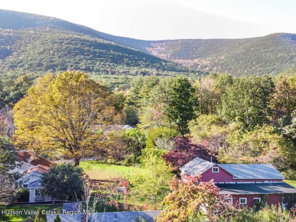 326 Ralph Vedder Road, Saugerties, NY 12477 - Photo 2 of 39