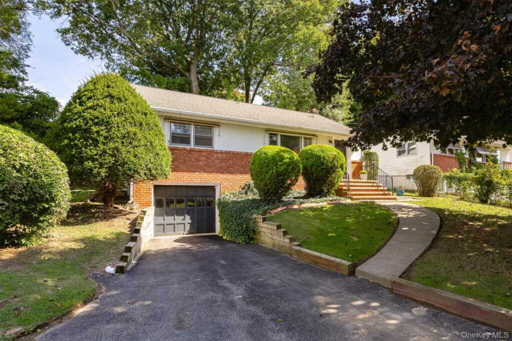 352 Clifton Avenue, Kingston, NY 12401 - Photo 2 of 22