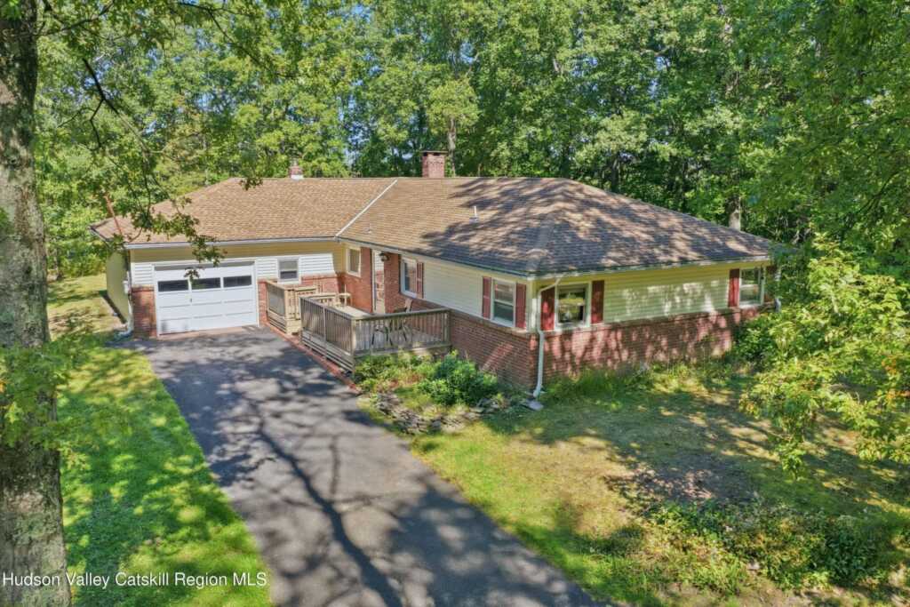 29 Glenerie Lane, Saugerties, NY 12477 - Photo 3 of 28