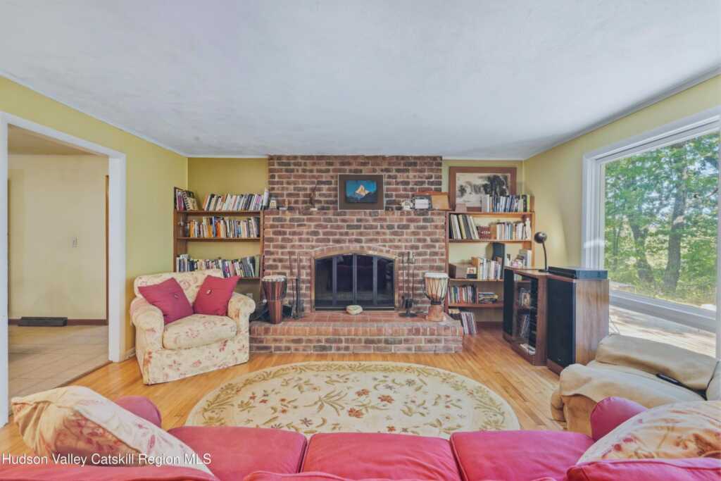 29 Glenerie Lane, Saugerties, NY 12477 - Photo 6 of 28