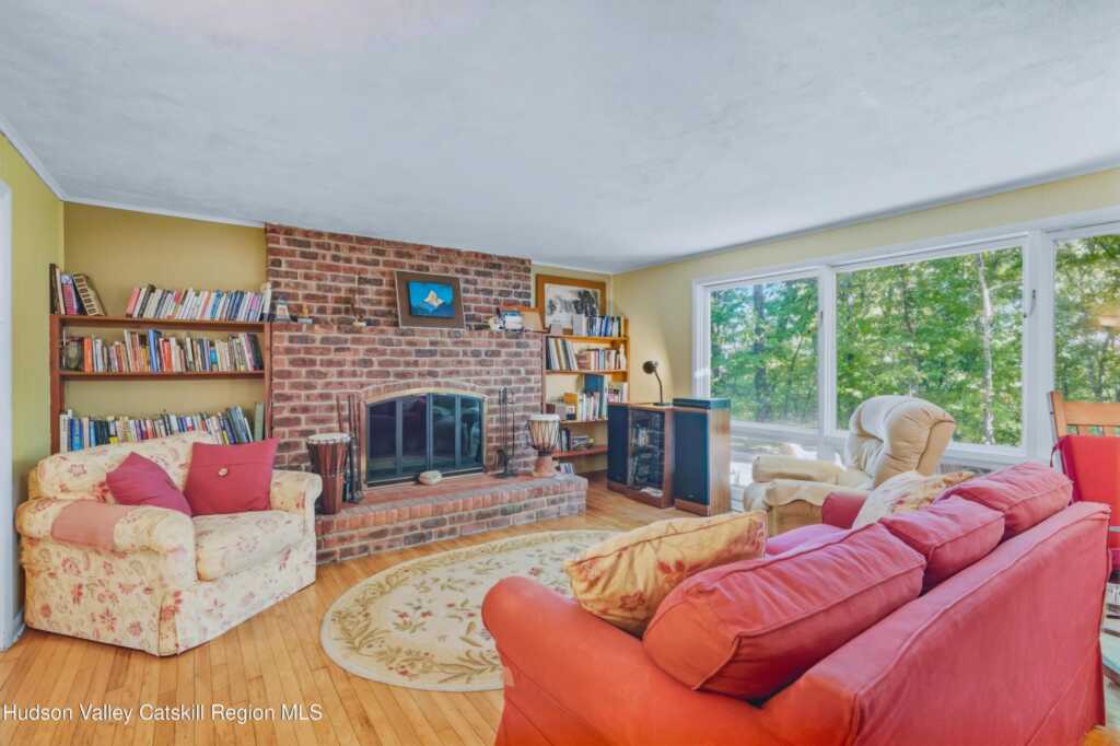29 Glenerie Lane, Saugerties, NY 12477 - Photo 8 of 28
