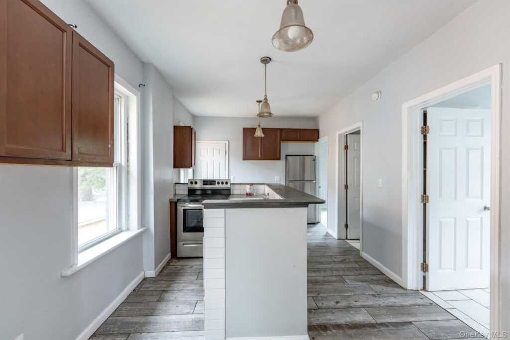 102 Henry Street, Kingston, NY 12401 - Photo 18 of 28