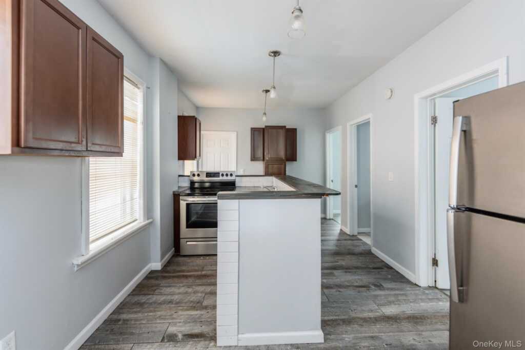 102 Henry Street, Kingston, NY 12401 - Photo 5 of 28