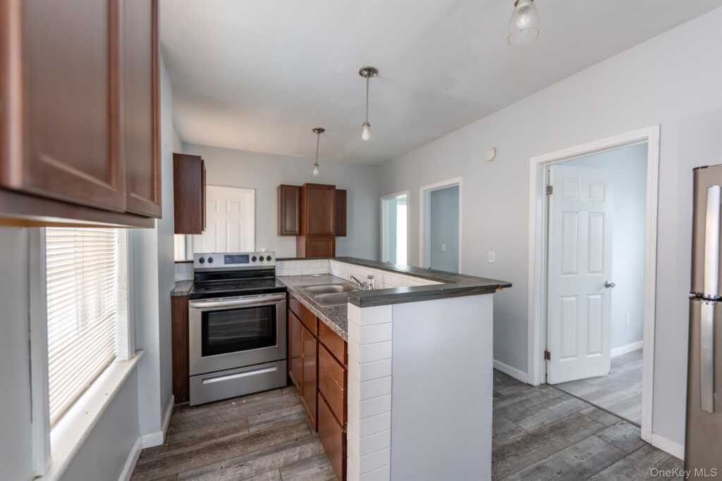 102 Henry Street, Kingston, NY 12401 - Photo 6 of 28