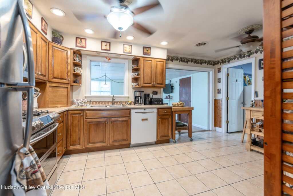 411 Linderman Avenue, Kingston, NY 12401 - Photo 10 of 50