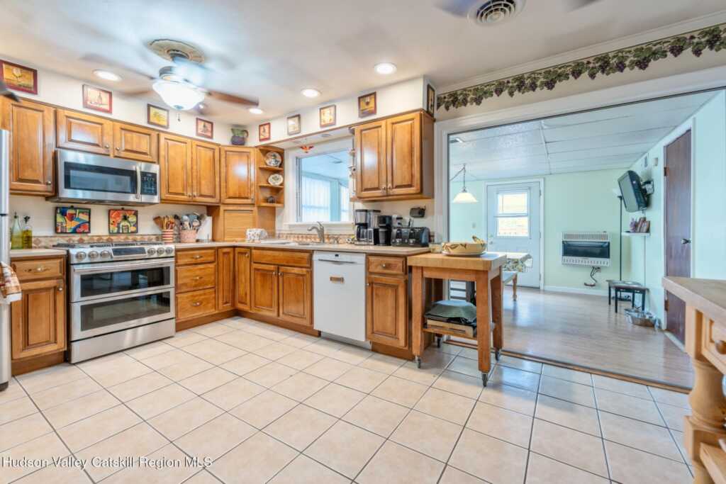 411 Linderman Avenue, Kingston, NY 12401 - Photo 15 of 50