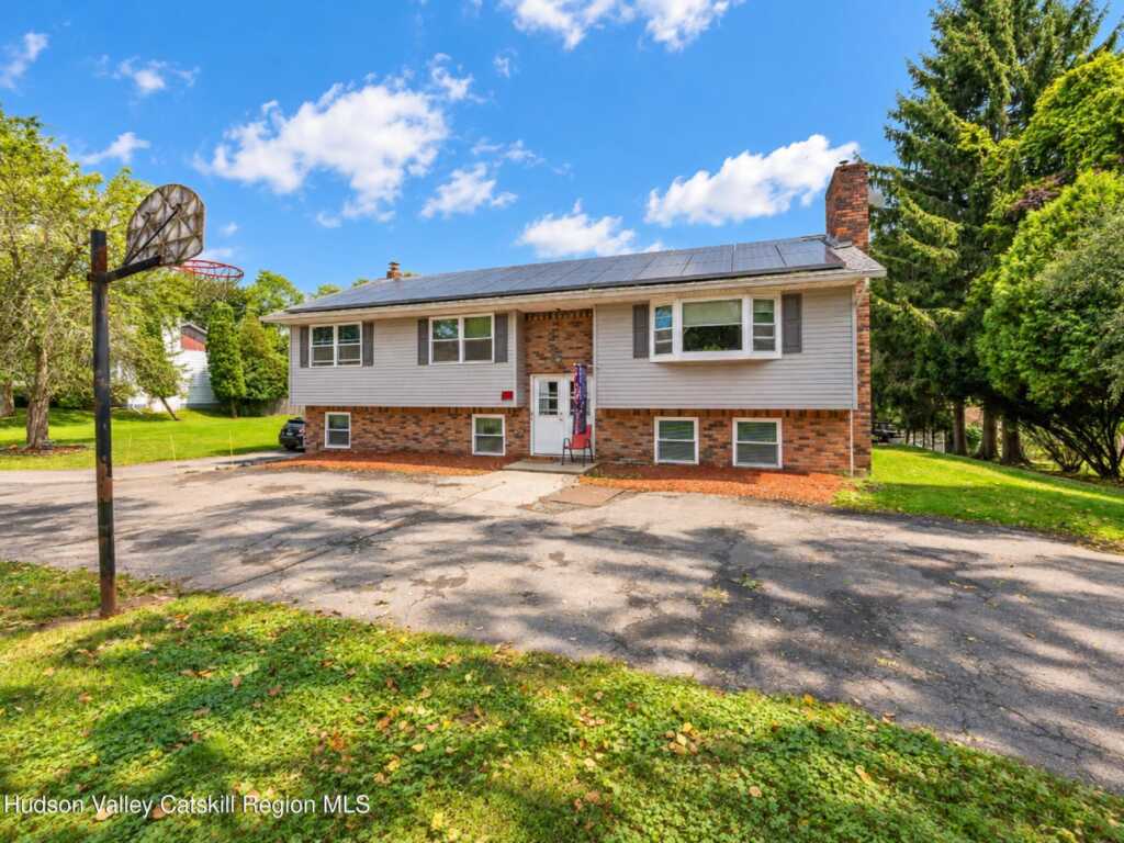 411 Linderman Avenue, Kingston, NY 12401 - Photo 4 of 50
