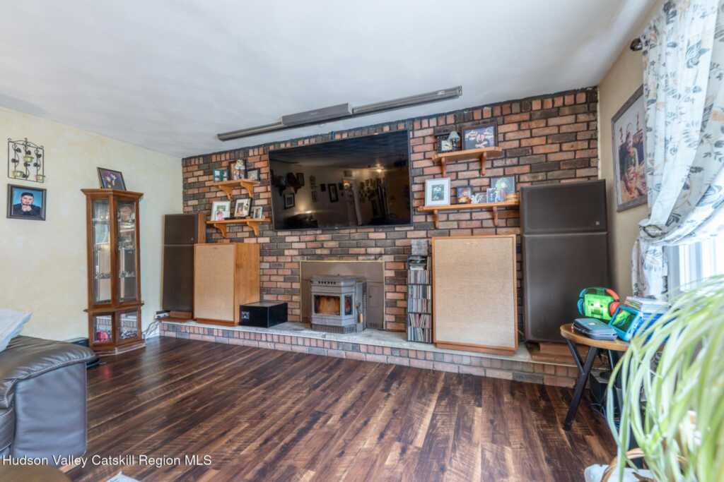 411 Linderman Avenue, Kingston, NY 12401 - Photo 6 of 50