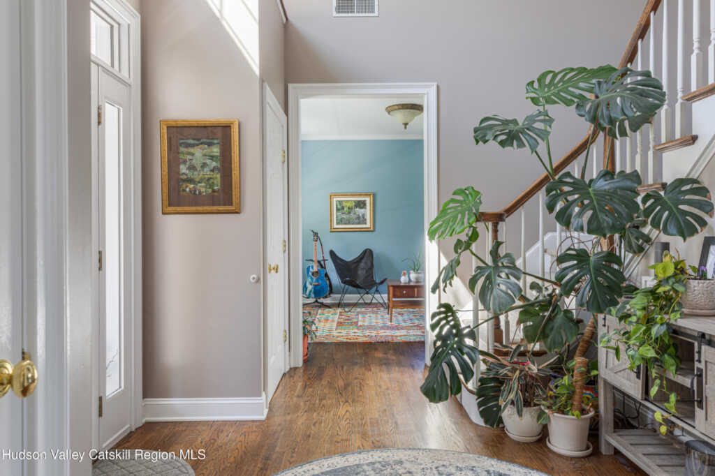 262 Stickles Terrace, Kingston, NY 12401 - Photo 4 of 50