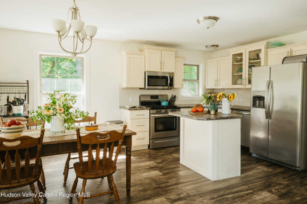 303 Old Stage Road, Saugerties, NY 12477 - Photo 4 of 18