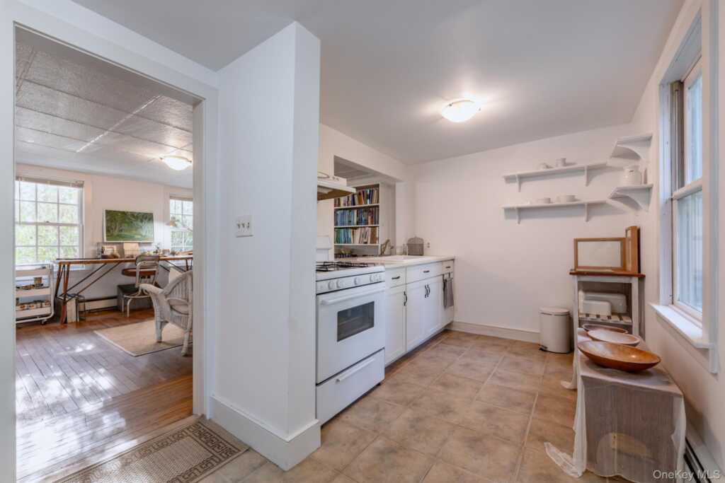 48 Tompkins Street, Kingston, NY 12401 - Photo 16 of 36