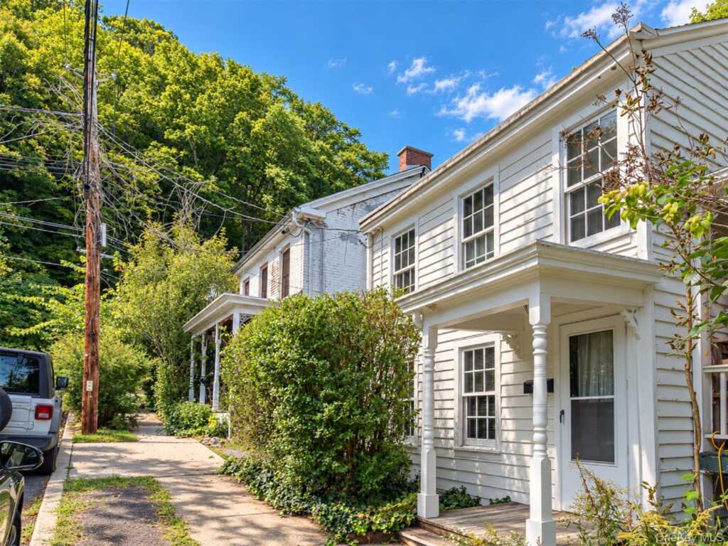 48 Tompkins Street, Kingston, NY 12401 - Photo 4 of 36