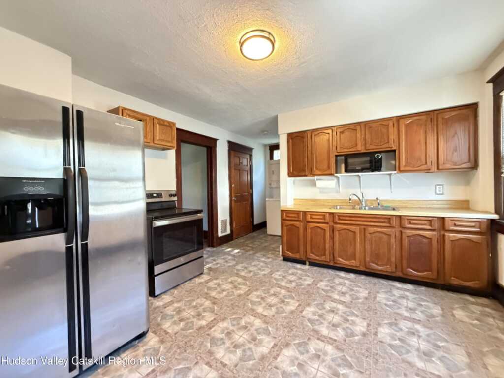 252 Elmendorf Street, Kingston, NY 12401 - Photo 4 of 17