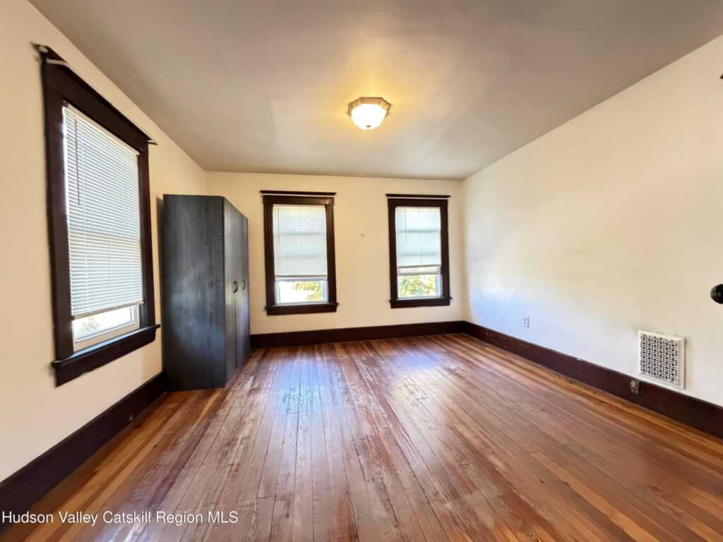 252 Elmendorf Street, Kingston, NY 12401 - Photo 8 of 17
