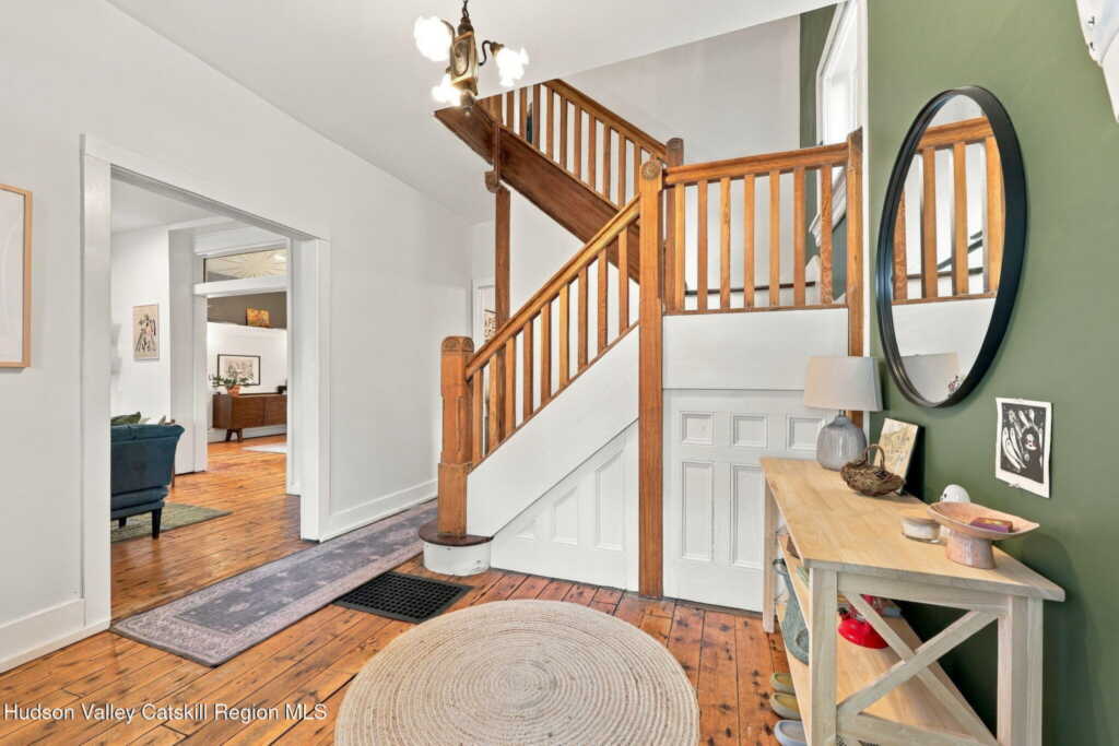 6 Saint James Court, Kingston, NY 12401 - Photo 2 of 33