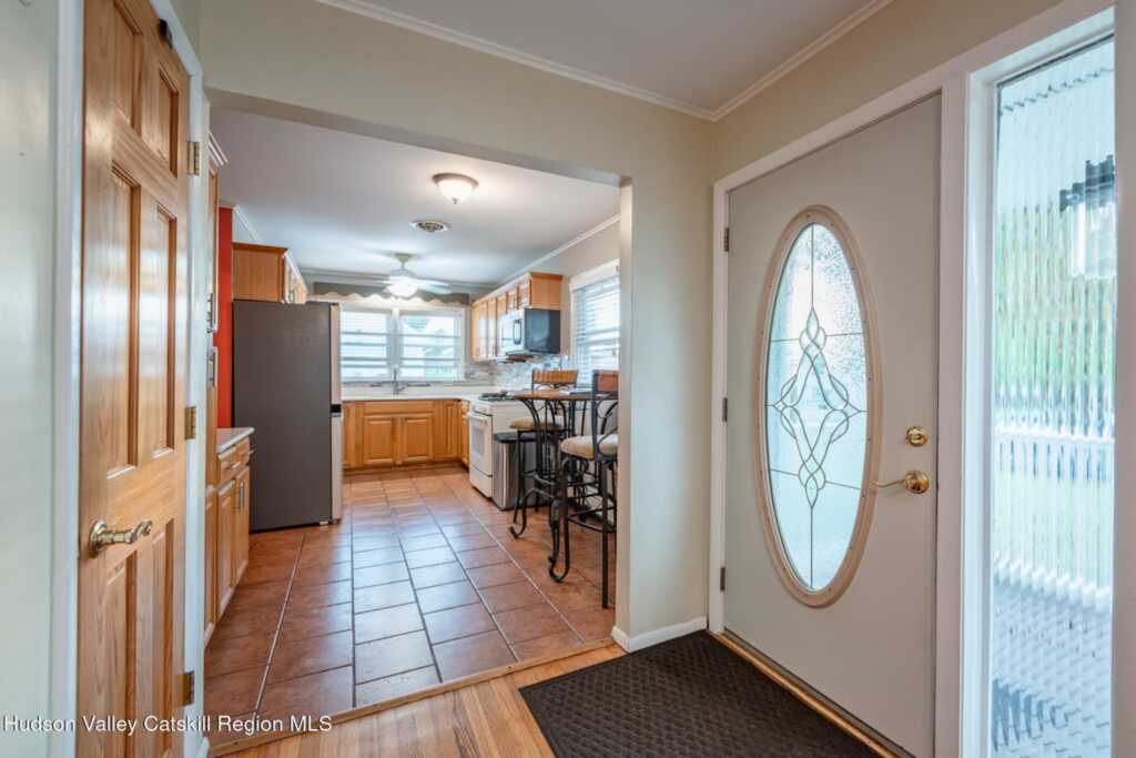 608 Plainfield Street, Kingston, NY 12401 - Photo 6 of 48