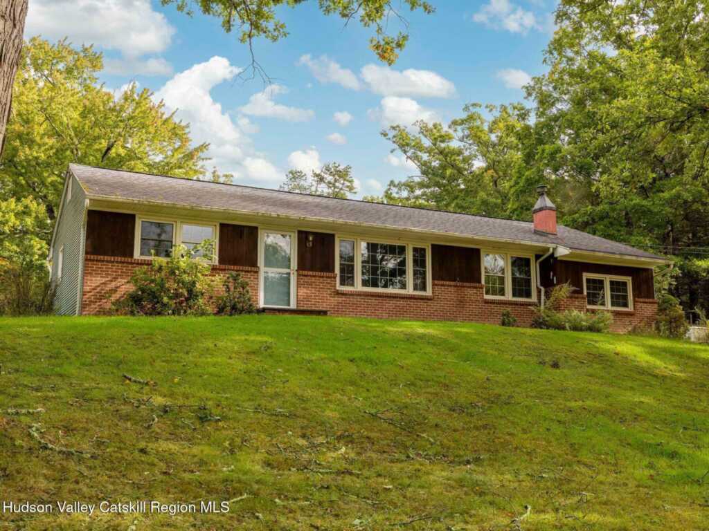 5 Van De Bogart Road, Woodstock, NY 12498