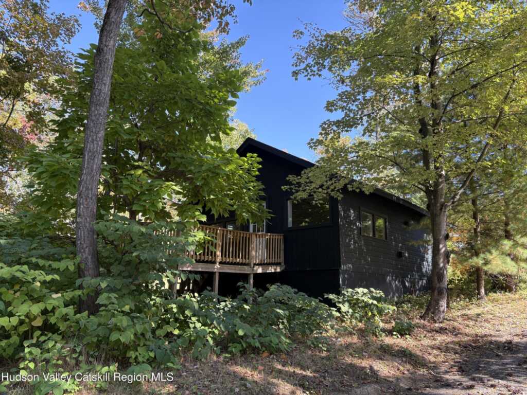 15 Jackson Hill Rd Road, Saugerties, NY 12477