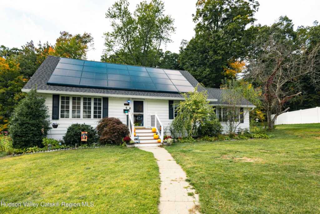 5 Garden Court, Saugerties, NY 12477 - Photo 2 of 46