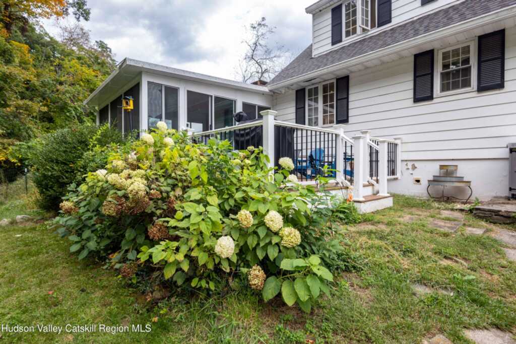 5 Garden Court, Saugerties, NY 12477 - Photo 4 of 46
