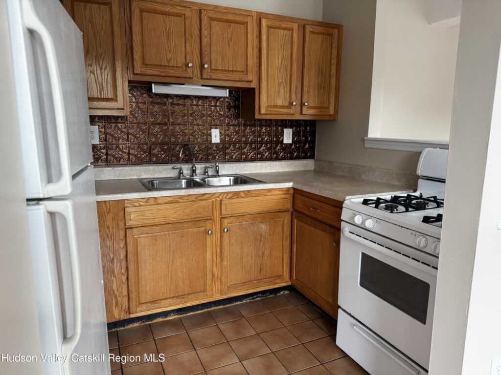 27 Strand Street, Unit #2a, Kingston, NY 12401 - Photo 5 of 11