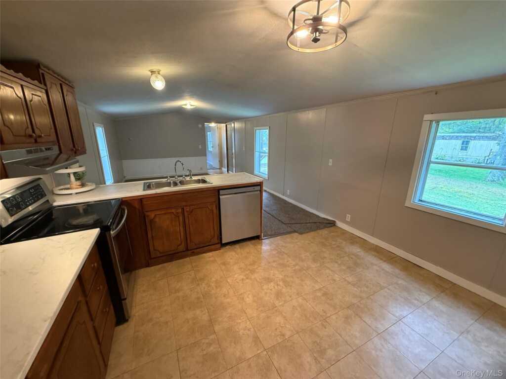 25 Fawn Road, Unit #8, Saugerties, NY 12477 - Photo 10 of 27