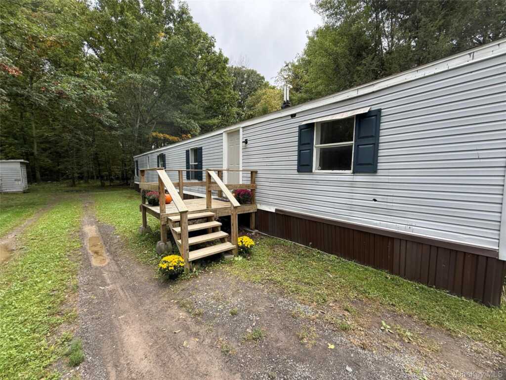 25 Fawn Road, Unit #8, Saugerties, NY 12477 - Photo 2 of 27