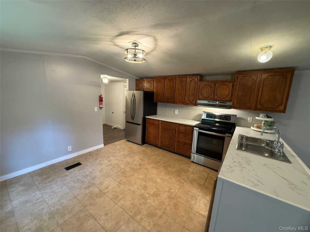 25 Fawn Road, Unit #8, Saugerties, NY 12477 - Photo 9 of 27