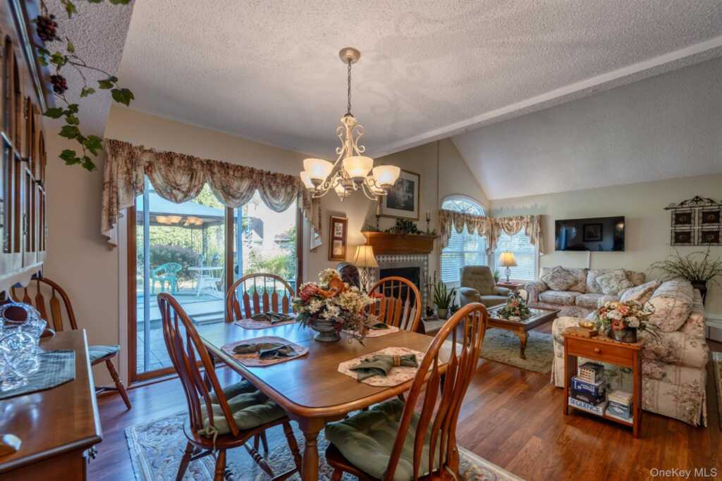 1 Cottonwood Circle, Saugerties, NY 12477 - Photo 10 of 50