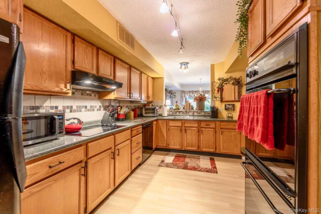 1 Cottonwood Circle, Saugerties, NY 12477 - Photo 15 of 50
