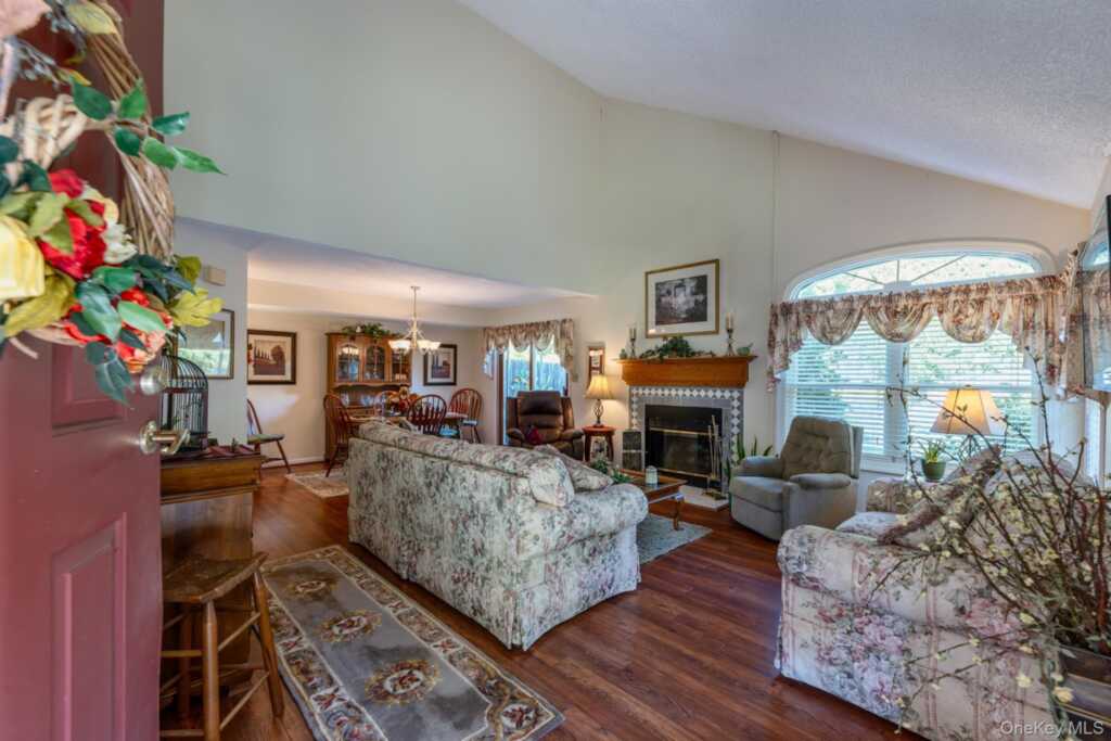 1 Cottonwood Circle, Saugerties, NY 12477 - Photo 3 of 50